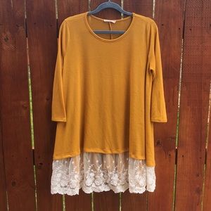 Mustard yellow. Lace tunic top. Size m/large